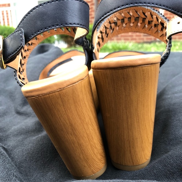 Tommy Hilfiger wood studded wedge platform sandals - Picture 3 of 4